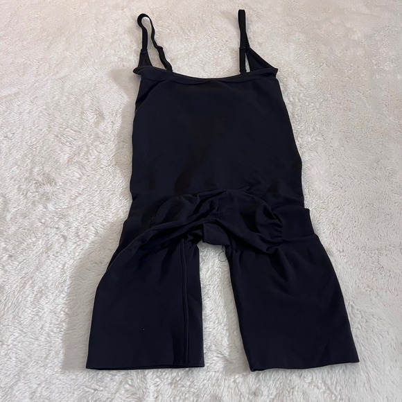 Skims Sculpting Mid Thigh Bodysuit Onyx Black Small Shapewear Adjustable Straps - Picture 8 of 10